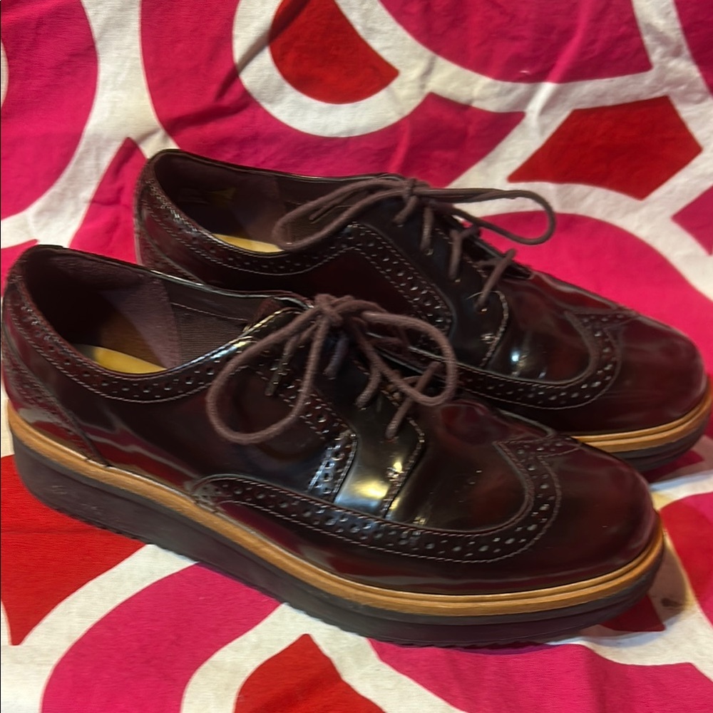 Women's Clark size 8.5   Burgundy Leather Brogues wing tip